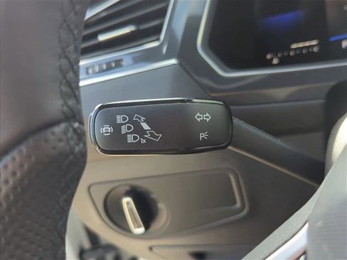 Used 2022 Volkswagen Tiguan SE R-Line FWD image 16