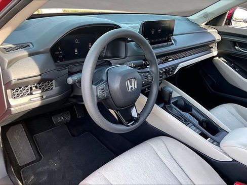 Used 2023 Honda Accord EX image 17