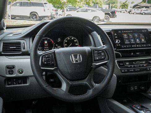 Used 2025 Honda Ridgeline RTL image 6