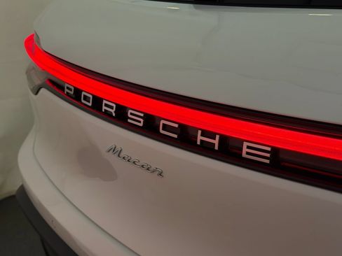 Certified 2026 Porsche Macan AWD/4WD image 25