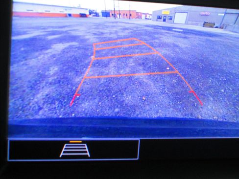 Used 2021 GMC Acadia SLE image 17