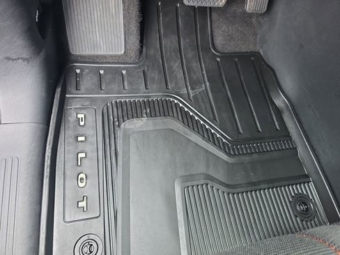 Certified 2023 Honda Pilot Sport image 16