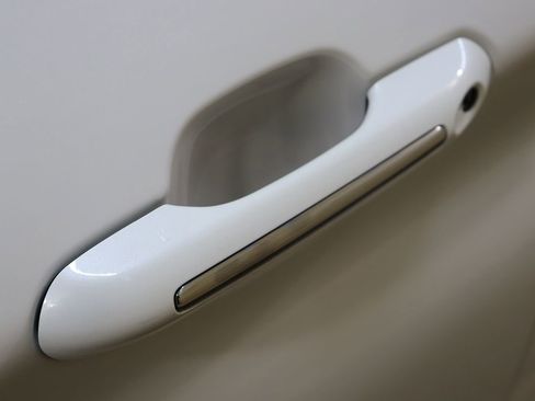 Used 2020 Ford Explorer Limited AWD/4WD image 16