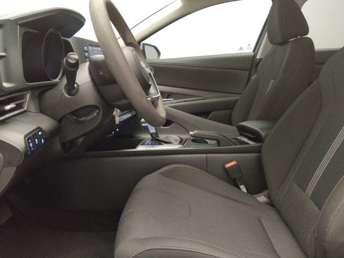 Used 2022 Hyundai Elantra SE w/ Cargo Package image 17