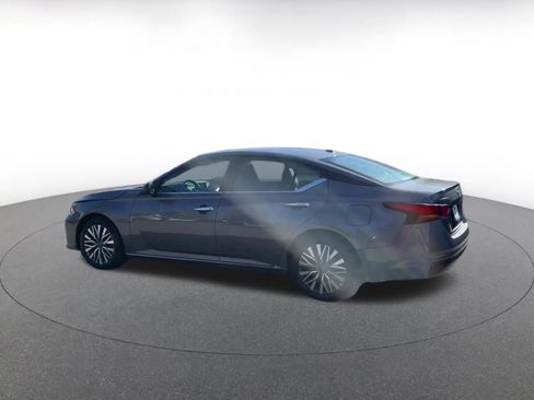 Used 2025 Nissan Altima 2.5 SV image 9