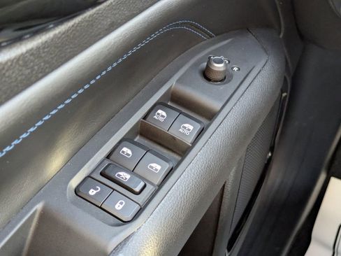 Used 2025 Jeep Compass Latitude w/ Altitude Special Edition image 25