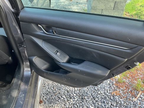 Used 2018 Honda Accord LX image 18