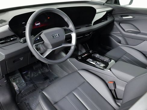 Used 2025 Audi Q6 e-tron Premium image 30