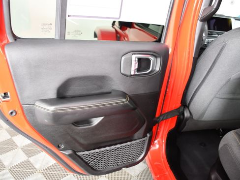 Used 2024 Jeep Wrangler Unlimited Sahara AWD/4WD image 46