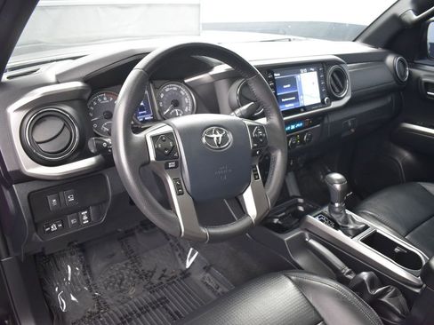 Used 2020 Toyota Tacoma Limited image 5