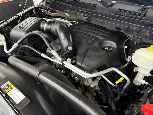 Used 2015 RAM 1500 Express AWD/4WD image 9