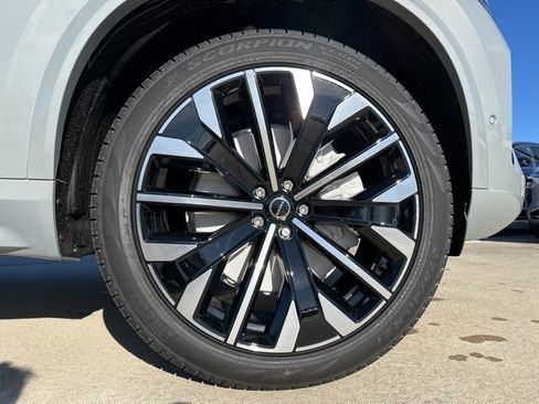 New 2026 Volvo XC90 B6 Plus w/ Protection Package Premier image 9