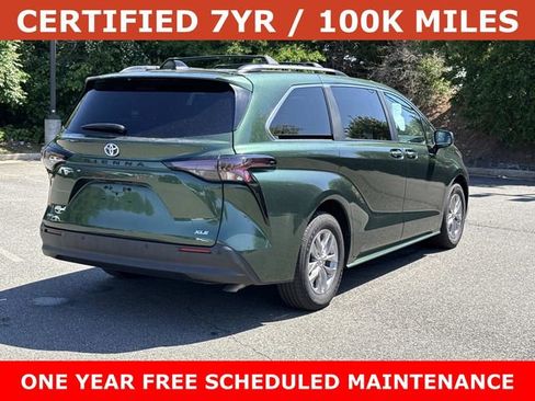 Used 2025 Toyota Sienna XLE FWD image 2
