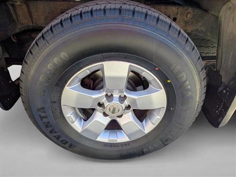 Used 2013 Nissan Frontier SV image 9