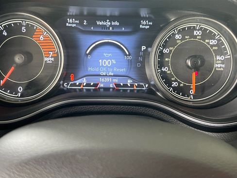 Used 2022 Jeep Cherokee Latitude Lux w/ Sun & Sound Group image 12