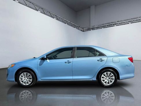 Used 2012 Toyota Camry LE FWD image 2