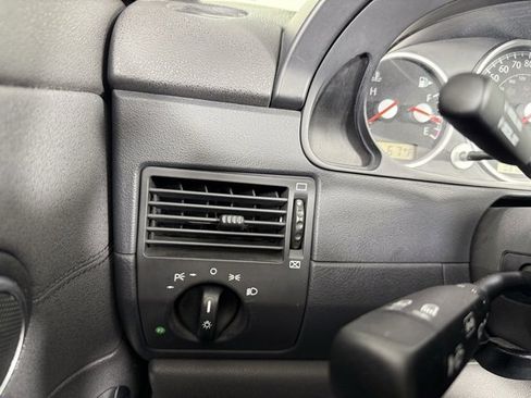 Used 2005 Chrysler Crossfire Limited image 19