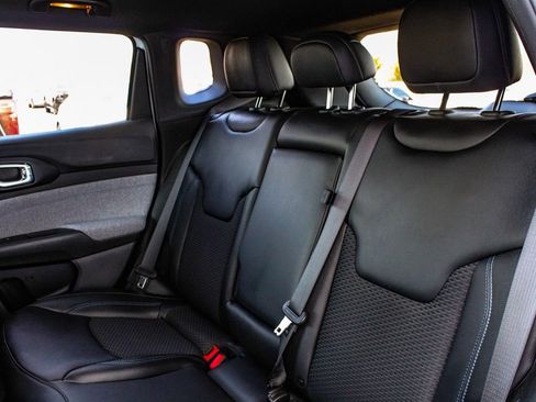 Used 2024 Jeep Compass Latitude image 33