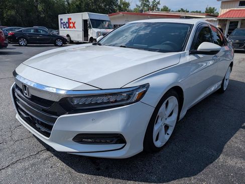 Used 2018 Honda Accord Touring image 3