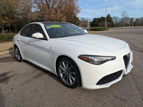 Certified 2022 Alfa Romeo Giulia Ti image 8