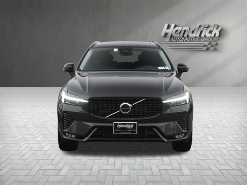 Used 2025 Volvo XC60 B5 Plus image 6