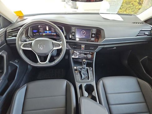 Used 2024 Volkswagen Jetta SE image 11