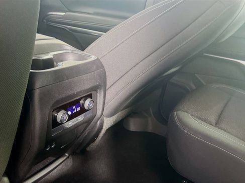 Used 2025 Chevrolet Traverse LT FWD image 26
