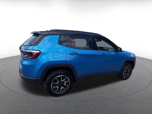 Used 2025 Jeep Compass Trailhawk w/ Trailer Tow Group AWD/4WD image 15
