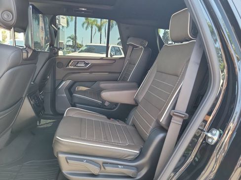 Used 2026 GMC Yukon Denali Ultimate AWD/4WD image 26