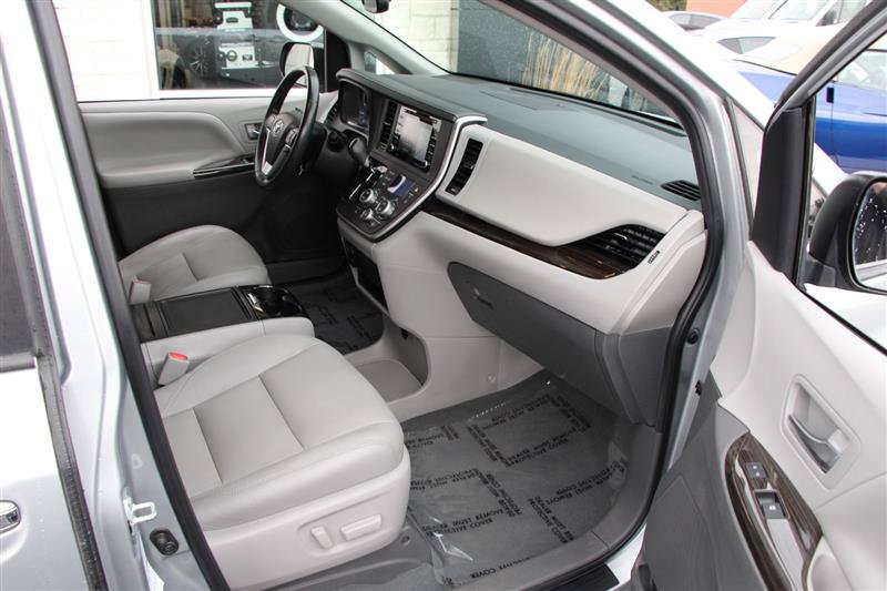 Used 2020 Toyota Sienna XLE w/ XLE Navigation Package AWD/4WD image 16