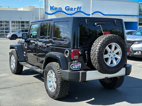Used 2012 Jeep Wrangler Unlimited Sahara w/ Connectivity Group AWD/4WD image 8