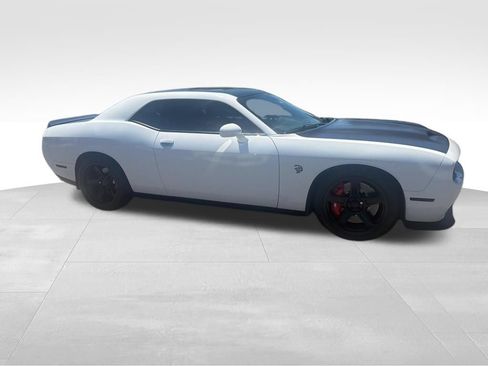 Used 2022 Dodge Challenger SRT Hellcat w/ Plus Package RWD image 4