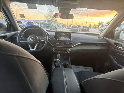 Used 2025 Nissan Altima 2.5 SV FWD image 29