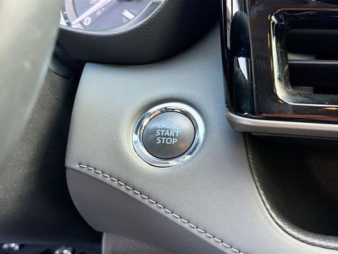 Used 2022 Toyota Highlander XLE AWD/4WD image 10