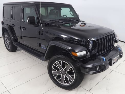 Used 2023 Jeep Wrangler Unlimited Sahara AWD/4WD image 17