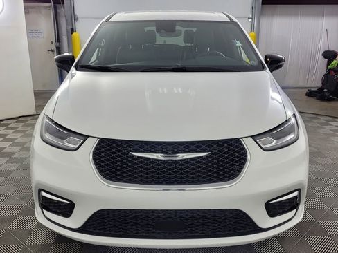 New 2026 Chrysler Pacifica Select image 2