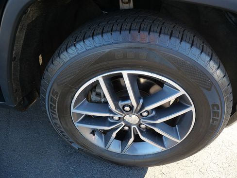 Used 2018 Jeep Grand Cherokee Limited image 33