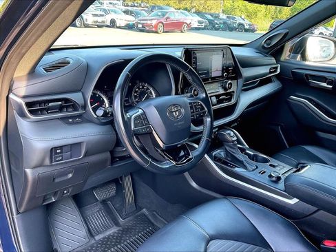 Used 2021 Toyota Highlander XSE AWD/4WD image 8