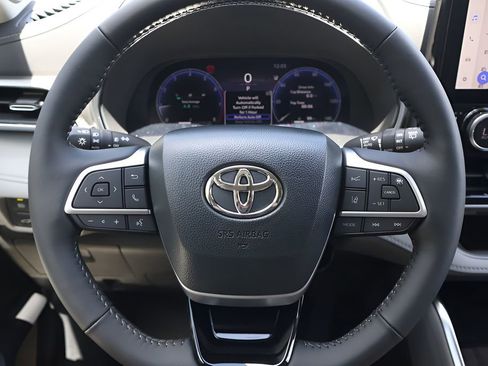 New 2026 Toyota Highlander Platinum AWD/4WD image 19