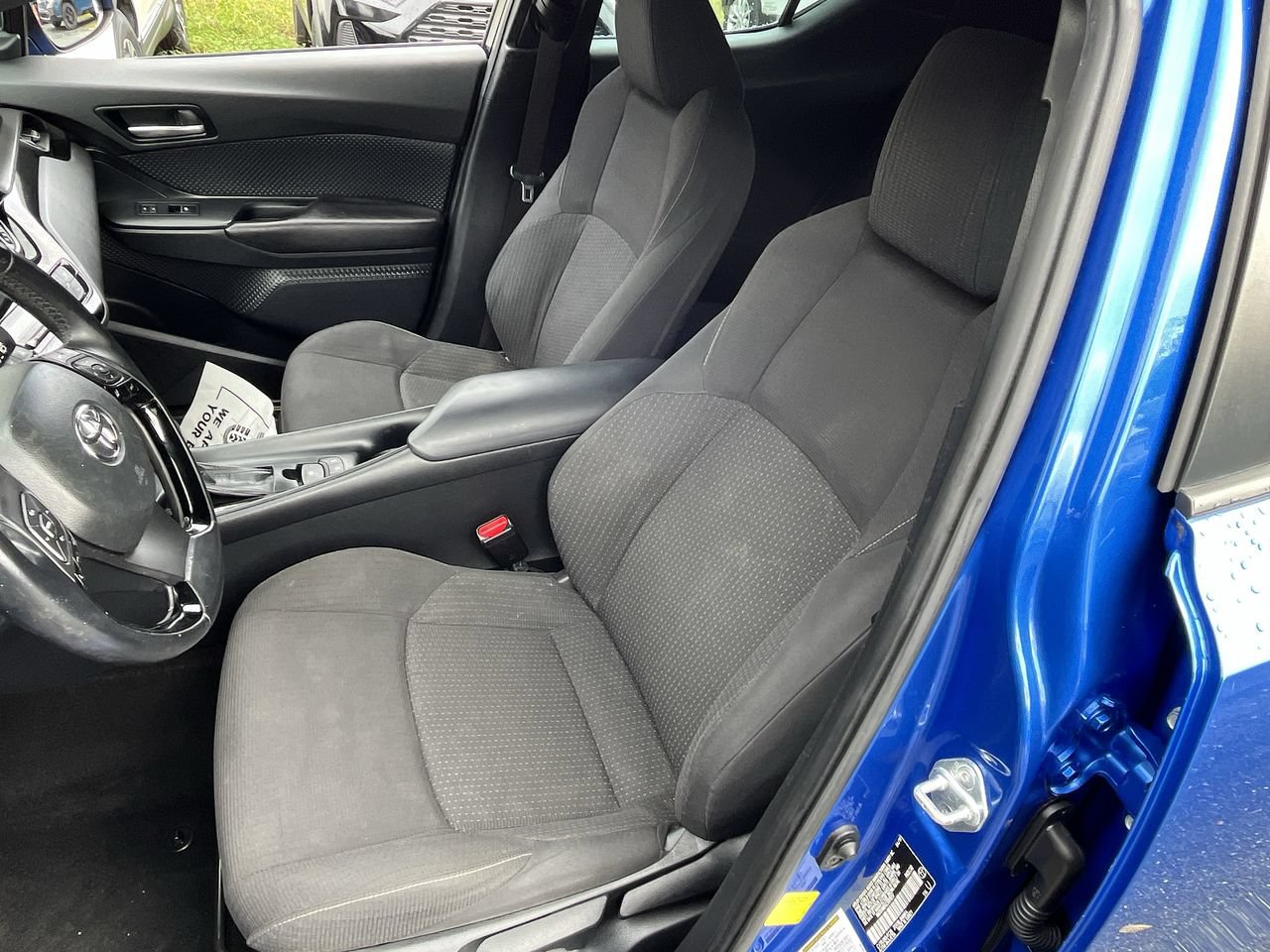 Used 2018 Toyota C-HR XLE FWD image 5