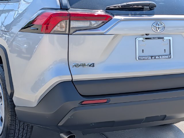 Used 2025 Toyota RAV4 LE AWD/4WD image 8