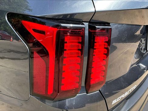 Used 2023 Kia Sorento LX FWD image 27