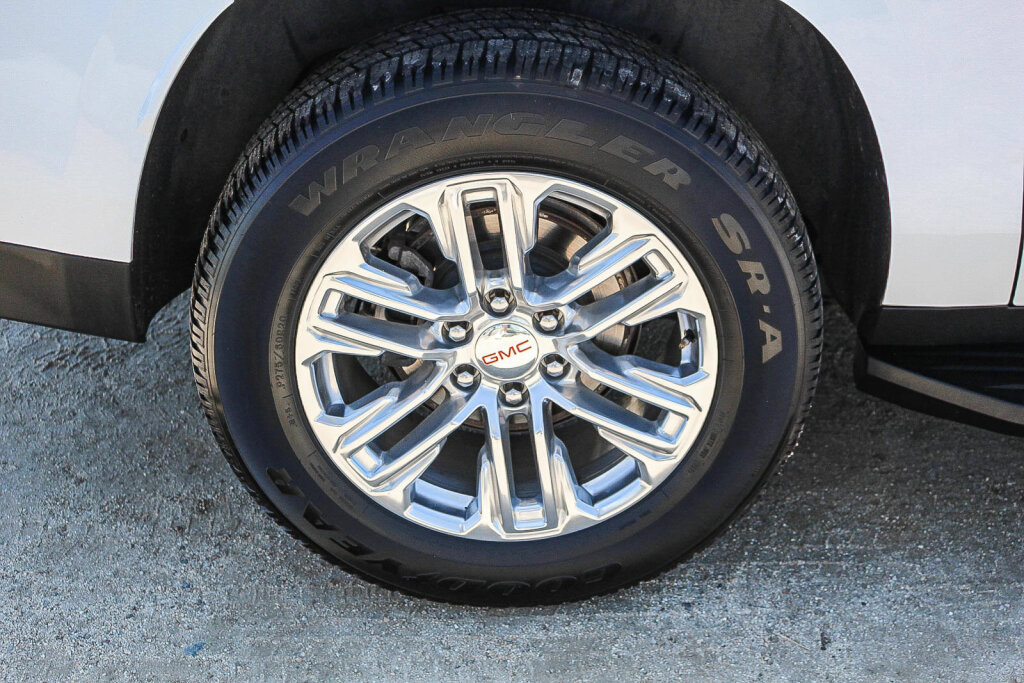 Used 2024 GMC Yukon XL SLT RWD image 30