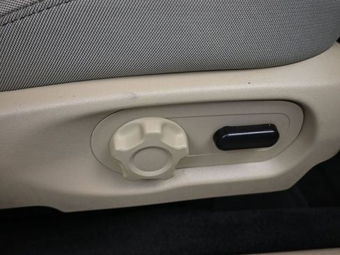 Used 2017 Ford Taurus SE image 38