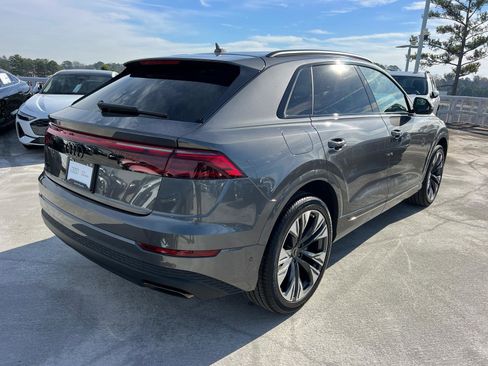 Used 2025 Audi Q8 Premium image 5