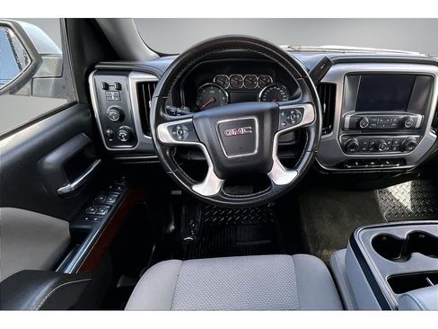 Used 2017 GMC Sierra 1500 SLE w/ SLE Value Package AWD/4WD image 9