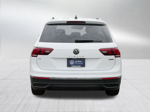 Certified 2024 Volkswagen Tiguan SE w/ Panoramic Sunroof Package image 6
