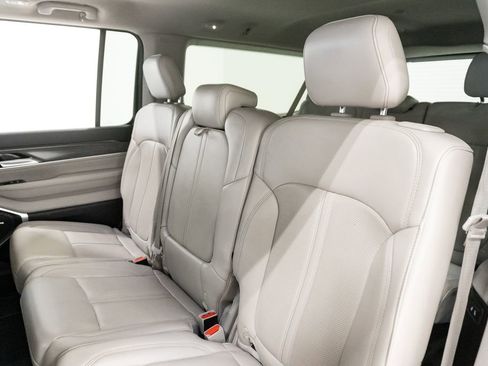 Used 2024 Jeep Wagoneer L Series II w/ Flexible Seating Group image 26