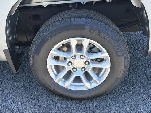 Used 2023 Chevrolet Silverado 1500 LT AWD/4WD image 29