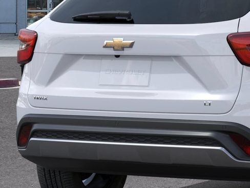New 2026 Chevrolet Trax LT w/ Driver Confidence Package FWD image 15